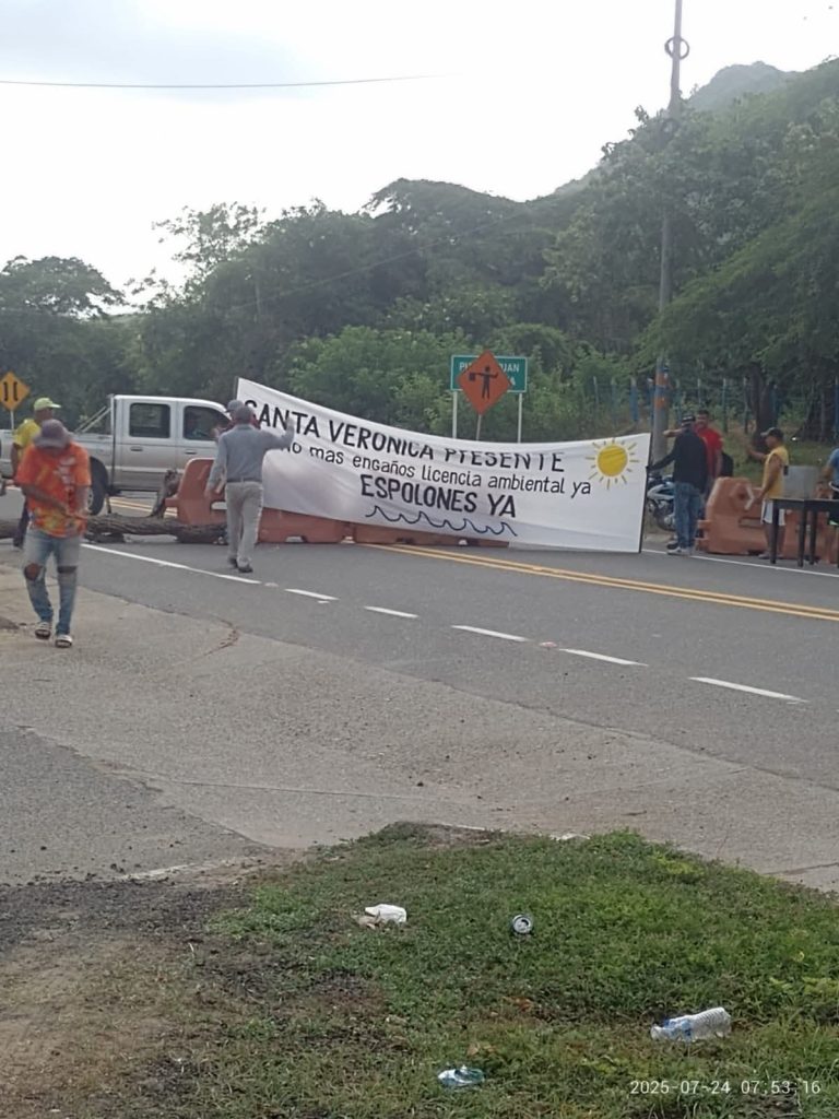 Bloqueo en la Vía al Mar: Caseteros de Santa Verónica exigen soluciones frente a la erosión costera 2 d10c432e 410c 47c6 9f56 19007b7e8306 1