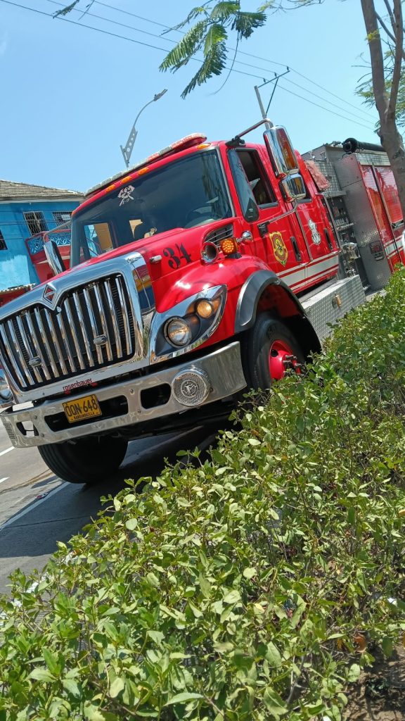 Alerta vial en Barranquilla por derrame de pulpa de mango en vía concurrida 5 de9f4135 da77 4aa2 9772 60aa5f954306
