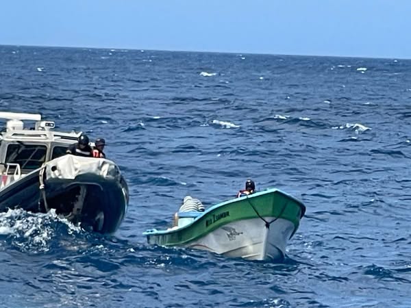 Armada de Colombia frustra pesca ilegal en aguas del Archipiélago de San Andrés: incautan langostas y capturan a cinco nicaragüenses 2 515436034 1186566233486761 6273408322439080607 n