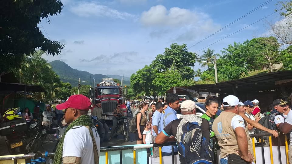 “¡No bloqueen las vías!”: El llamado del alcalde Pinedo en medio del caos invernal en Santa Marta 1 515759984 1313878696762898 5296283749471995989 n