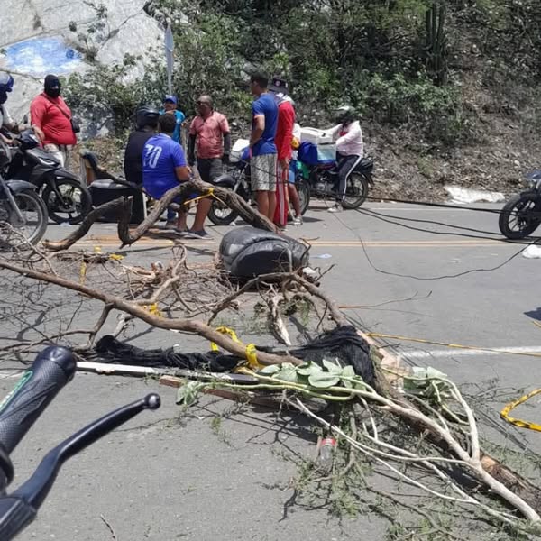 “¡No bloqueen las vías!”: El llamado del alcalde Pinedo en medio del caos invernal en Santa Marta 3 527444074 18075619135996562 7141680862977587990 n