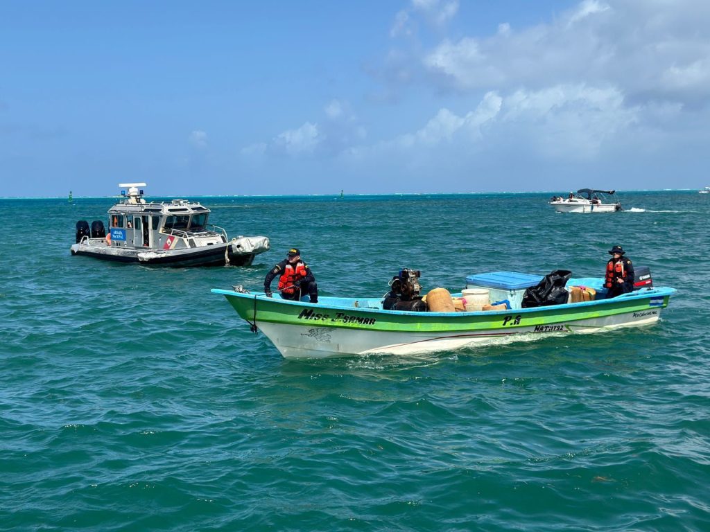 Armada de Colombia frustra pesca ilegal en aguas del Archipiélago de San Andrés: incautan langostas y capturan a cinco nicaragüenses 3 527745367 1186566663486718 2906454855521026999 n