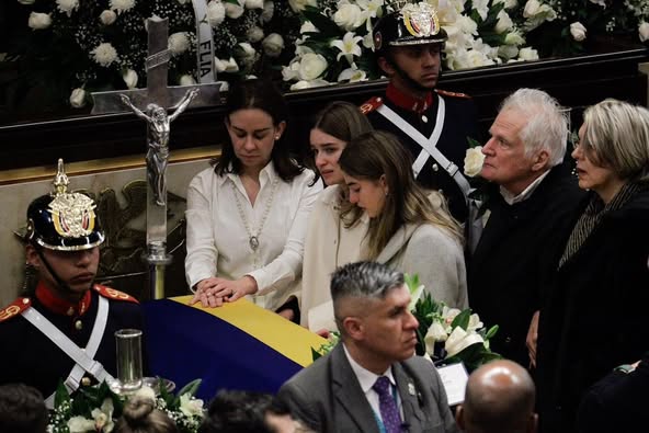 Colombia despide a Miguel Uribe Turbay: tres días para un adiós que duele en el alma 1 531604392 1210373577770504 9116712038537407382 n