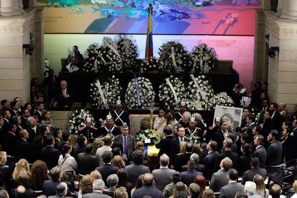 Colombia despide a Miguel Uribe Turbay: tres días para un adiós que duele en el alma 4 532180770 1210373374437191 2143258667675820674 n