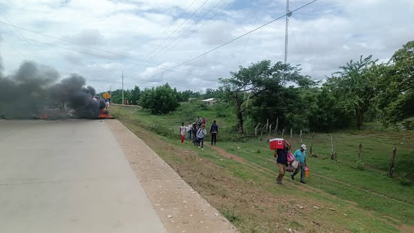 San Luis estalla: comunidad bloquea la vía principal tras mes y medio sin energía eléctrica 1 538577209 1230143035795521 4501158614906831903 n
