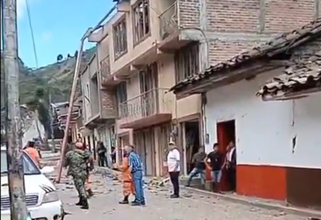 Ataque con explosivos y drones sacude La Vega, Cauca, durante su aniversario; seis personas resultan heridas 1 BORLETTI 20