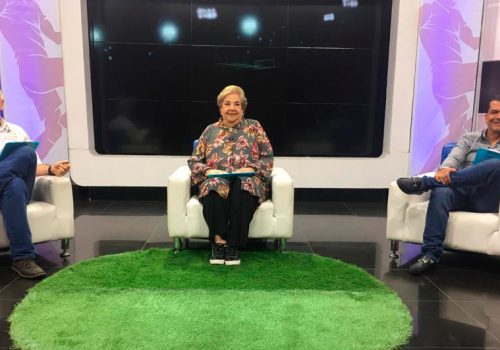 Fallece Bertha Benedetti de Carbonell, voz emblemática del fútbol en el Caribe 2 Berthica Carbonell en el set de grabacion 500x350 1