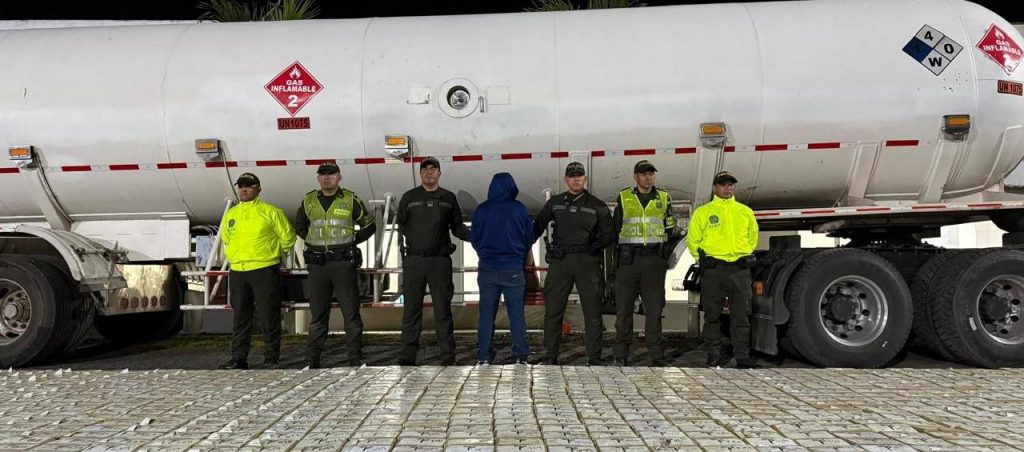 Camión cisterna con 1,3 toneladas de cocaína fue interceptado rumbo al Caribe colombiano 1 Droga incautada 2