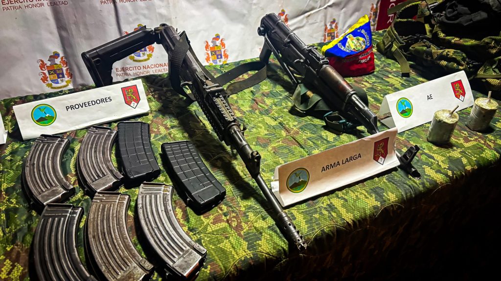 Ejército frustra retén ilegal y rescata a conductor secuestrado en el Cauca 1 Gzi7ea9XoAAdeFy