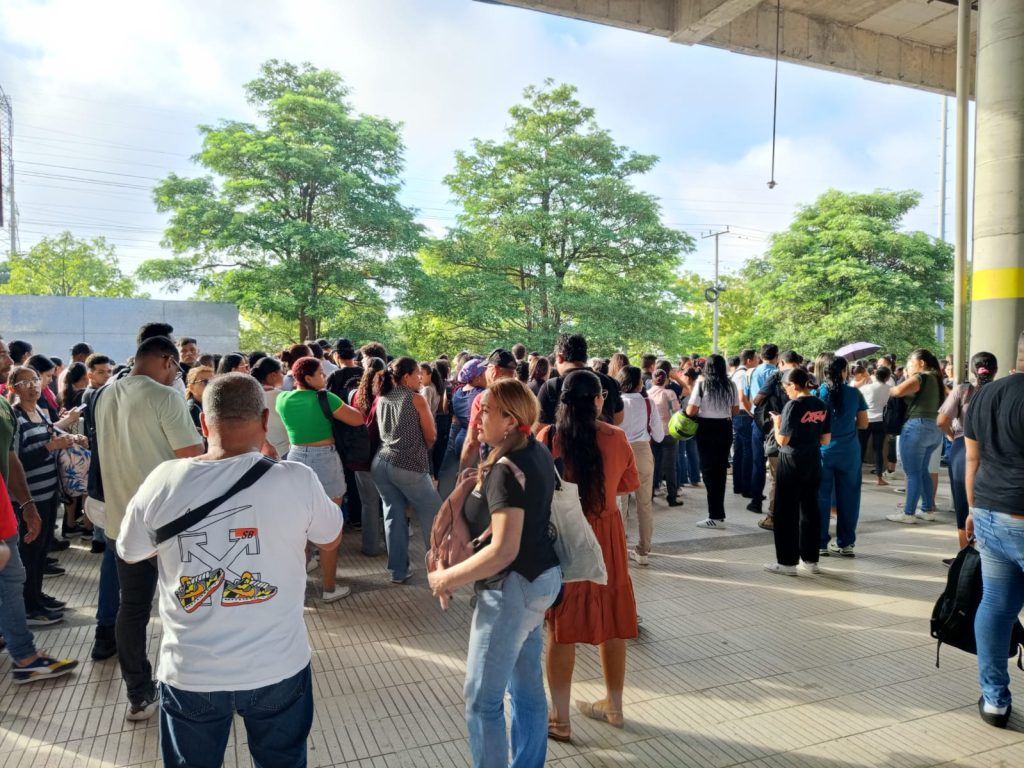 Largas filas de Transmetro
