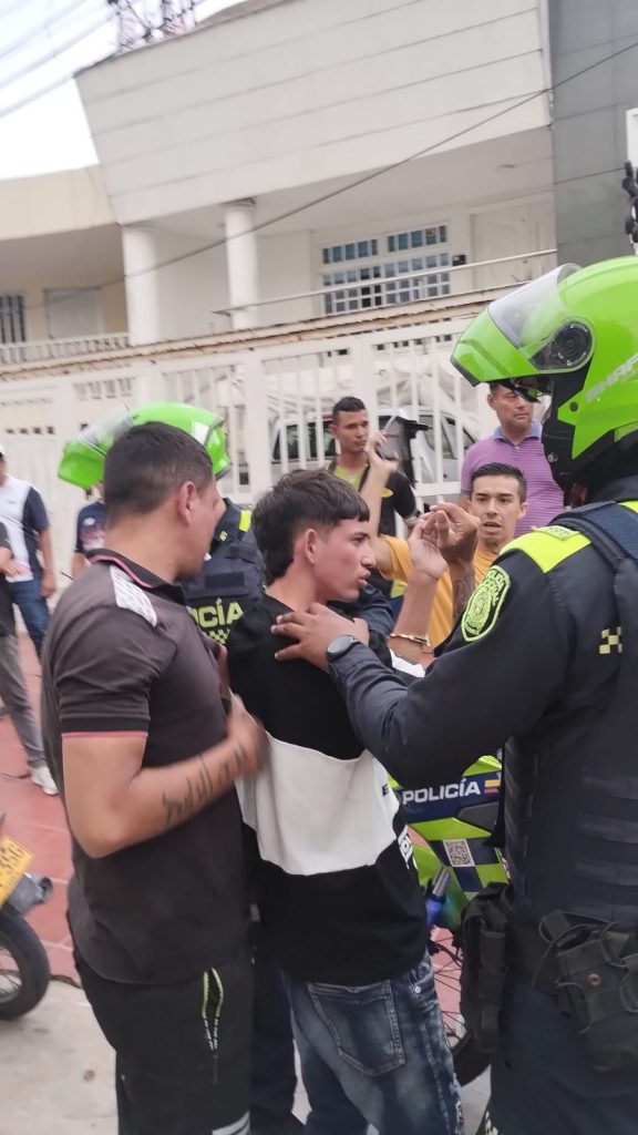 VIDEO: Capturan a dos personas por presunto hurto en la carrera 42C con calle 92 1 a0d6a906 73de 4d45 8127 1f956e7c97eb 1