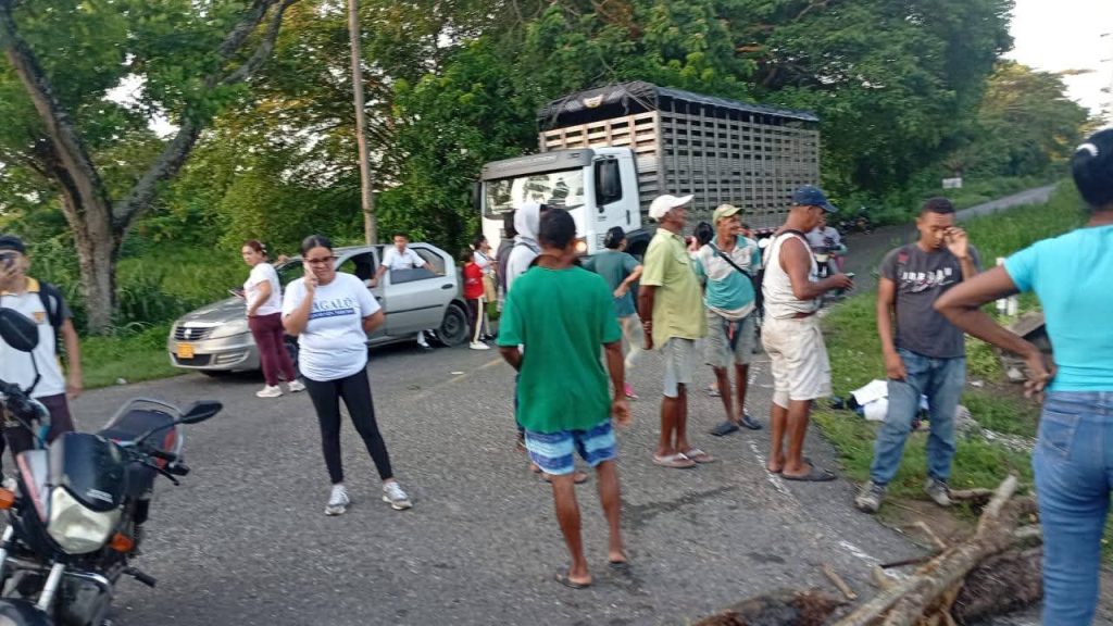 Bloquean la carretera La Cordialidad en protesta por realización de fiestas patronales en Sabanalarga 1 af6059ae 76b6 49bc a66e 3b7778d3cb02