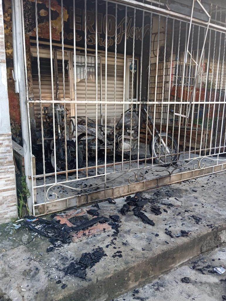 Incendio nocturno en Malambo arrasa con dos motocicletas y causa daños en varias viviendas 2 b12297cd 051e 4882 a8a0 269173b2c9ba