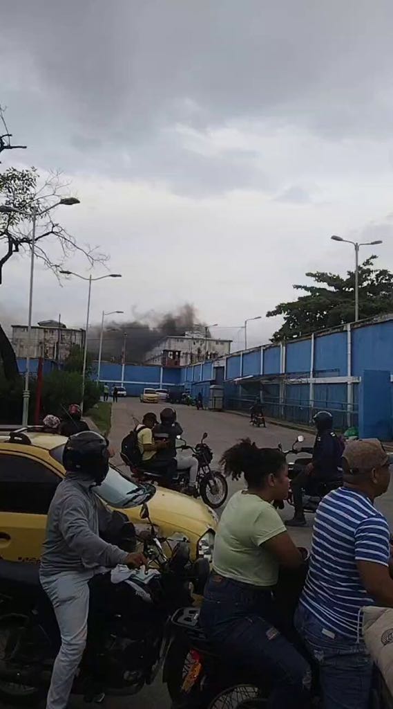 Entre fuego y disparos se desarrolla motín al interior de la cárcel El Bosque de Barranquilla 2 download 3