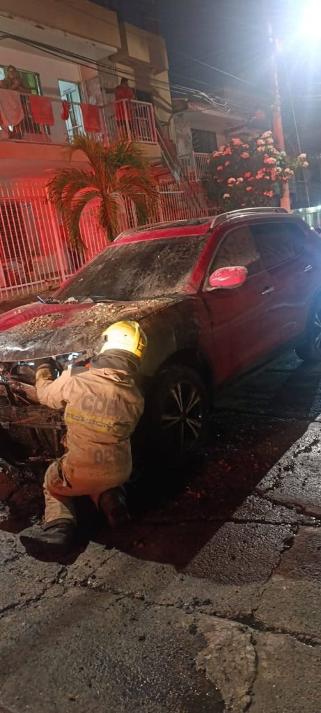 Dos vehículos se incendiaron simultáneamente en Cartagena; bomberos controlaron las emergencias sin heridos 2 fd741be1 4a14 476c 8d86 e9f65e1307c7