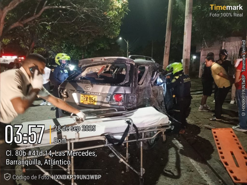 Camioneta se volcó en el norte de Barranquilla: un muerto y dos heridos graves 5 1380be01 fb2d 4124 9474 a877d6af3719