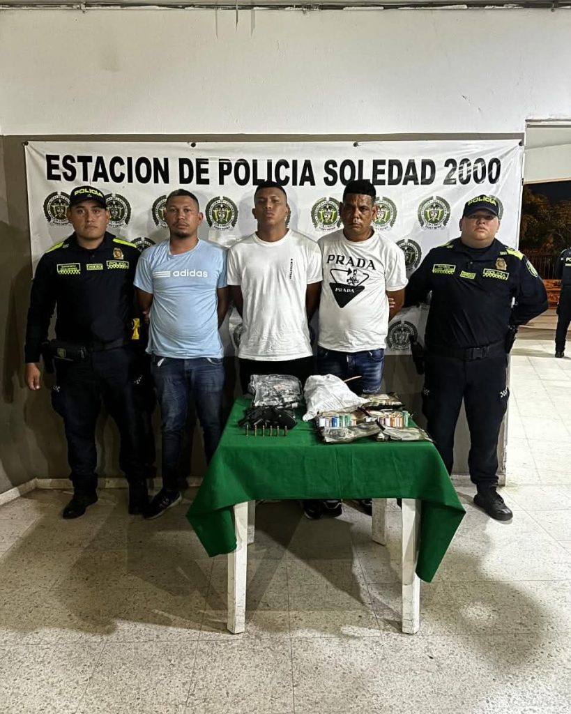 Capturan en flagrancia a tres hombres robando en Tienda ARA de Manuela Beltrán en Soledad 1 4365a5d8 cf50 44f5 bcfd 2644aba4a14c
