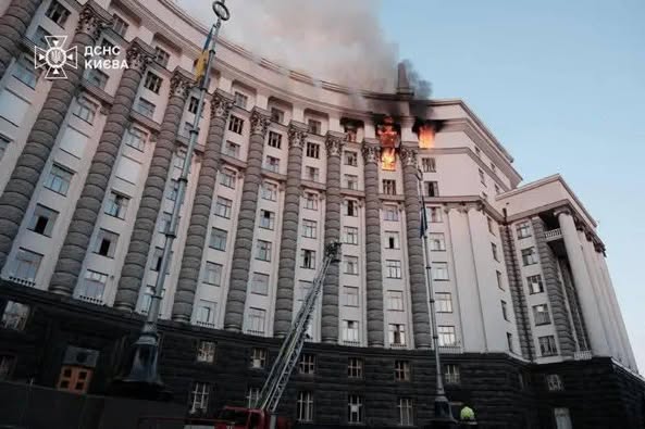 Impacto directo al corazón del poder: Rusia ataca por primera vez el edificio del Gabinete en Kyiv 2 536271415 1230614905746641 6219520725266696157 n