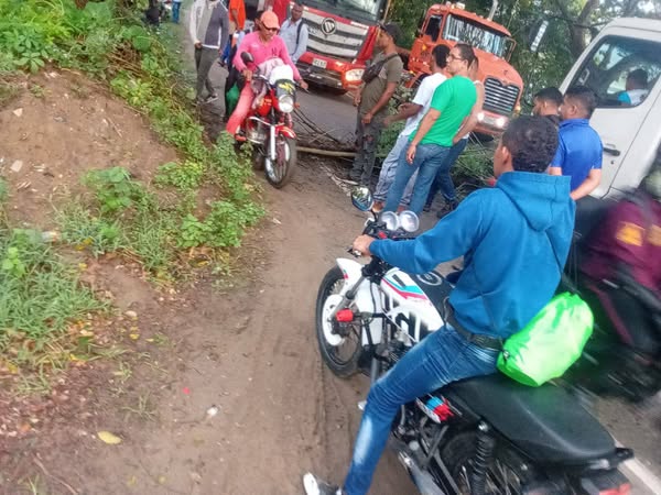 Bloqueada la vía La Cordialidad en Luruaco por mal estado de la carretera 1 545840028 122186238308303102 8699292143006285839 n 1