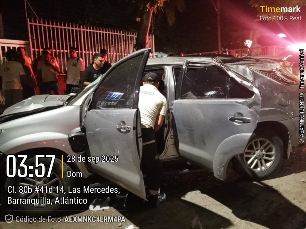 Camioneta se volcó en el norte de Barranquilla: un muerto y dos heridos graves 4 81c18b74 6f4e 4b02 85df 76a447373415