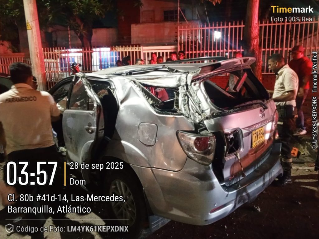 Camioneta se volcó en el norte de Barranquilla: un muerto y dos heridos graves 3 881a74c3 b86f 4c52 91f9 7d6ec0c1dafc
