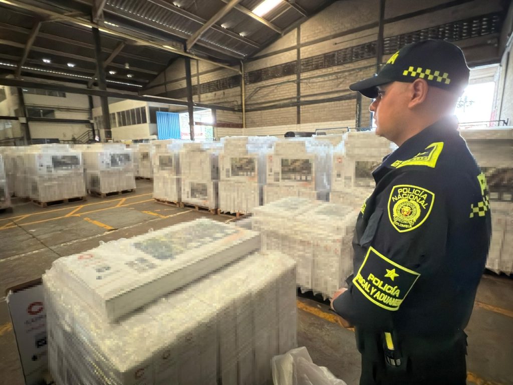 ¡Pillados con la pantalla prendida!: Cae millonario cargamento de televisores de contrabando en el puerto de Barranquilla 3 93bf0665 ffe2 4d2b 8e96 76ddf5b74fbd