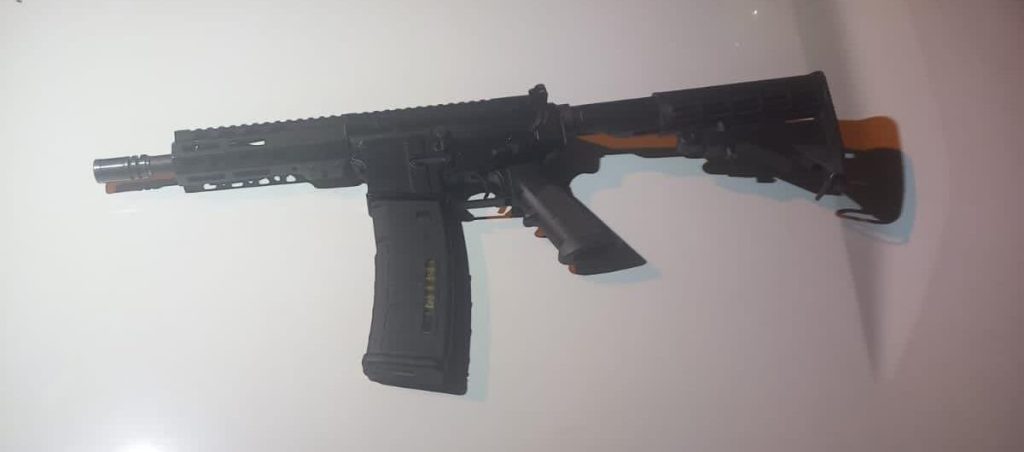 Fusil en mano: patrulla de la Policía fue emboscada en el oriente de Cali 1 Fusil con que atacaron a la policia. 0