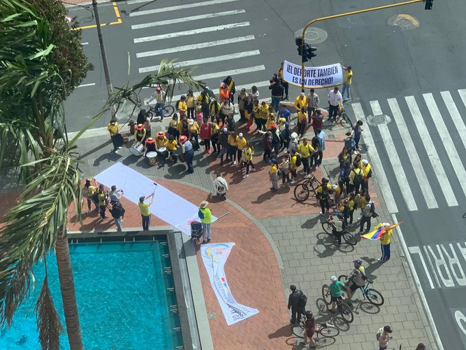 Protestas en Bogotá por recortes al deporte y falta de legalización de viviendas en los cerros orientales 1 G00KflpXAAEAQri