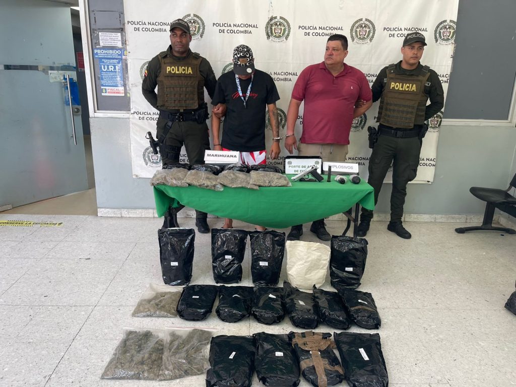 Capturan en Barranquilla a miembros de «Los Costeños» con armas y drogas 1 WhatsApp Image 2025 09 22 at 10.41.31 PM