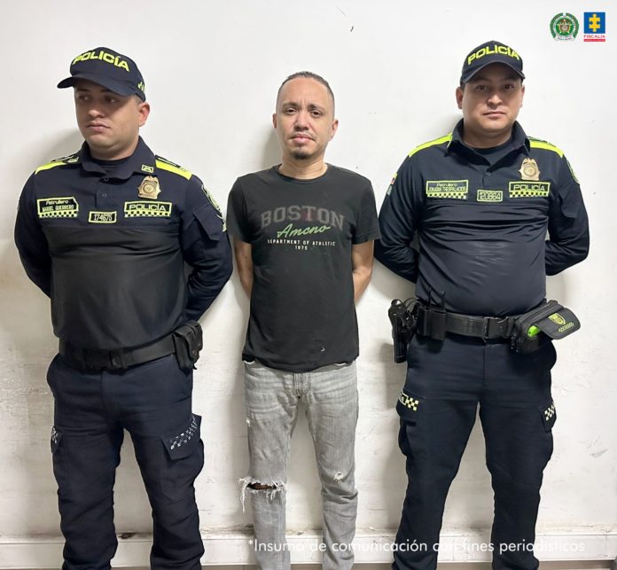 Cae banda del “cambiazo” en Barranquilla: robaban millones con tarjetas en cajeros automáticos 1 WhatsApp Image 2025 09 23 at 2.24.20 PM 696x643 1