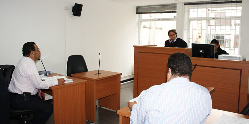 ¿Cómo funciona el proceso penal en Colombia? Conozca sus etapas clave y cuándo se vencen los términos 1 abogado audiencia juzgadojuanrivadeneira5 1509241708