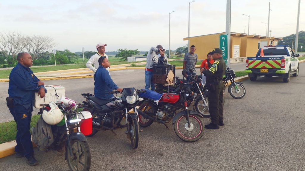 Policía Nacional promueve la seguridad vial con el lema "Anda seguro, tu familia te espera" en Bolívar 2 d069e93e 9a43 4ada 86ca 90a46e6b0d35