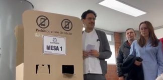 Iván Cepeda ejerció su derecho al voto en la consulta del Pacto Histórico en Bogotá