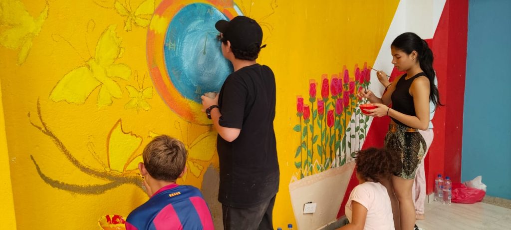 “Ticho Art” pinta Macondo: la muralista colombiana que llegó desde Alemania para rendir homenaje a Gabo en Aracataca 3 11e97783 cff4 4181 ba85 c89defad2441
