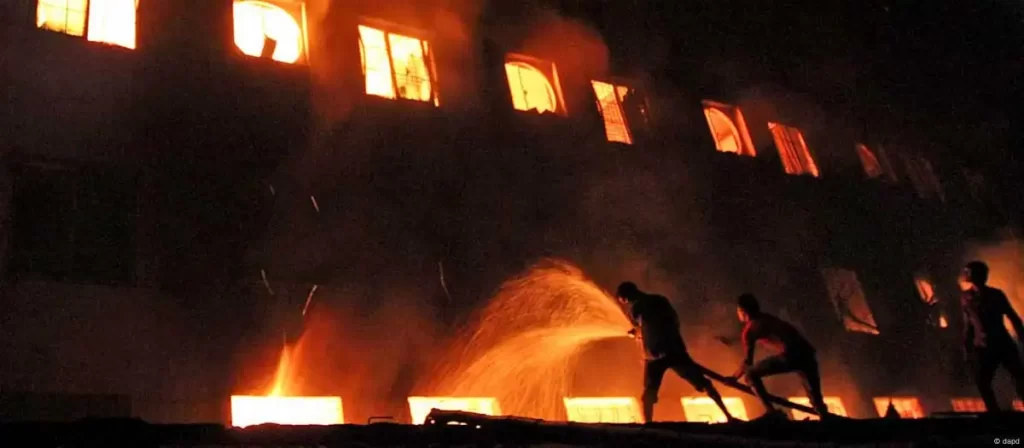 Tragedia en Bangladés: incendio en fábrica textil deja al menos 16 muertos 1 16404047 1004