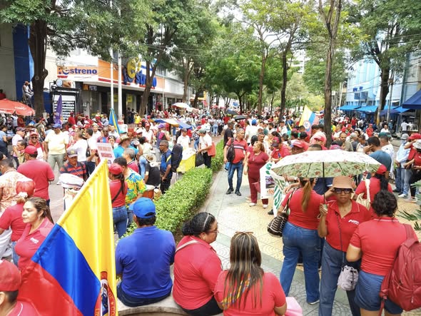 Maestros y centrales obreras marcharon exigiendo la implementación del nuevo modelo de salud del magisterio 7 571389572 1456952356437133 6485476128220786956 n