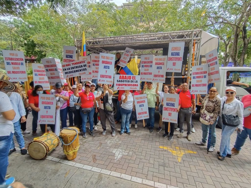 Maestros y centrales obreras marcharon exigiendo la implementación del nuevo modelo de salud del magisterio 8 571441226 1456952536437115 4283004645775509932 n