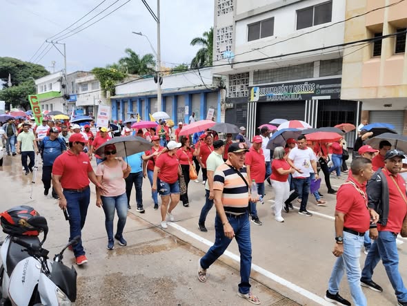 Maestros y centrales obreras marcharon exigiendo la implementación del nuevo modelo de salud del magisterio 5 572022770 1456952256437143 5042654048225891405 n