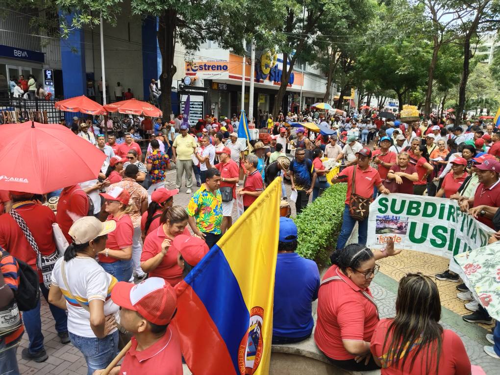 Maestros y centrales obreras marcharon exigiendo la implementación del nuevo modelo de salud del magisterio 2 572940551 1456949783104057 7898355383352090283 n