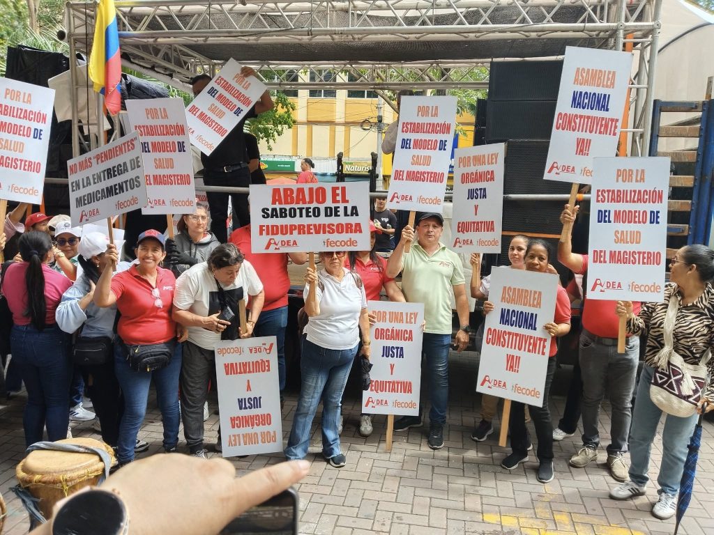 Maestros y centrales obreras marcharon exigiendo la implementación del nuevo modelo de salud del magisterio 4 574078388 1456952609770441 8850022079876604672 n