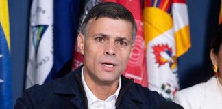 Leopoldo López acusa a Gustavo Petro de respaldar a Maduro durante rueda de prensa en Madrid