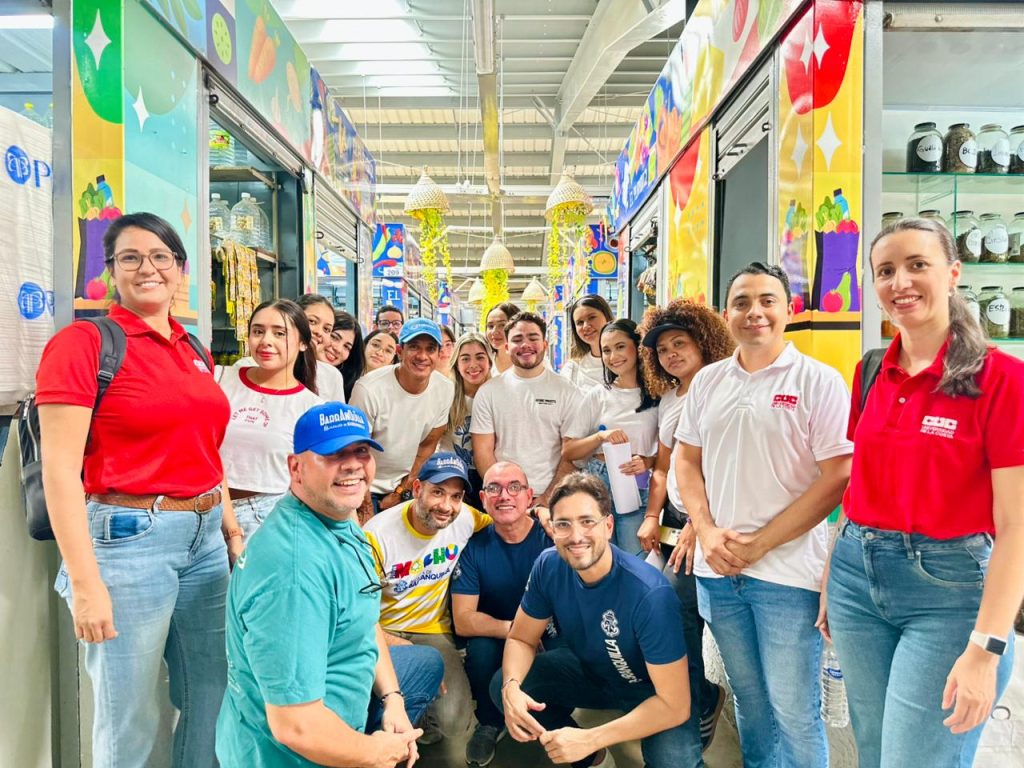 Distrito acompaña a comerciantes de El Playón con estrategias para fortalecer sus unidades productivas 2 Acompanamiento El Playon 1