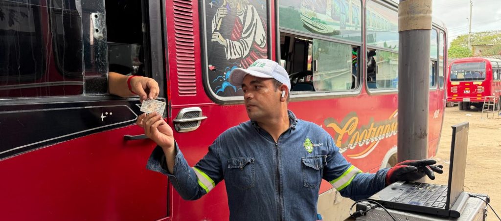 Alerta ambiental en Barranquilla: casi 6 de cada 10 buses no cumplen normas de emisión de gases 1 Buses gases 0