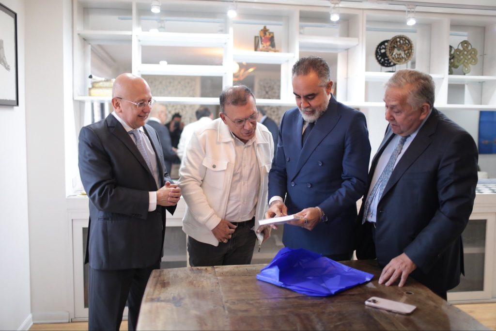 Montealegre y Benedetti sellan la paz con un café y un libro: “Él es un estoico” 3 G2rToKIWAAAutv0