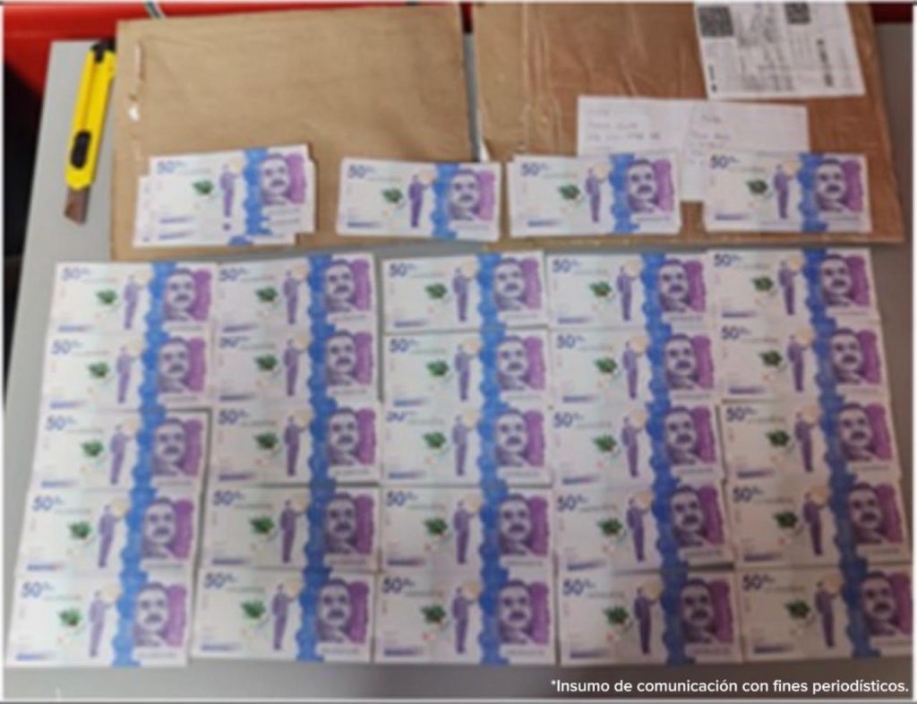 Cayó la peligrosa red ‘Los Nómadas’: enviaban millones en billetes falsos ocultos en rompecabezas 2 G4G BTJXYAAlEZc