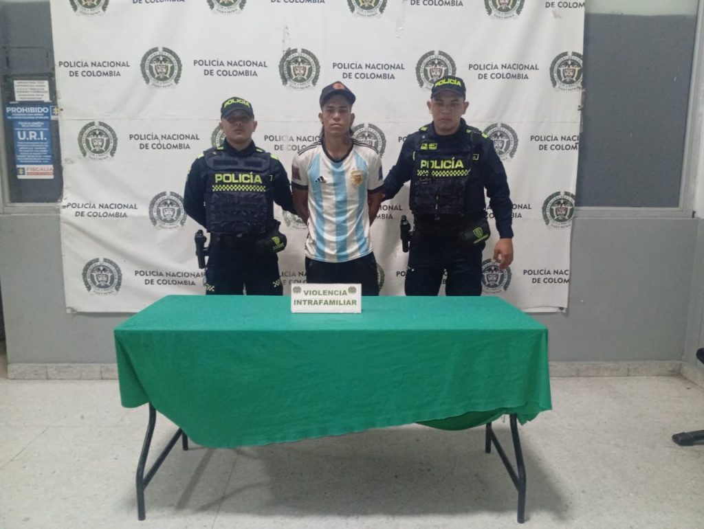 Capturan en Rebolo a hombre que agredió e intentó asfixiar a una mujer 1 WhatsApp Image 2025 10 07 at 8.31.04 AM