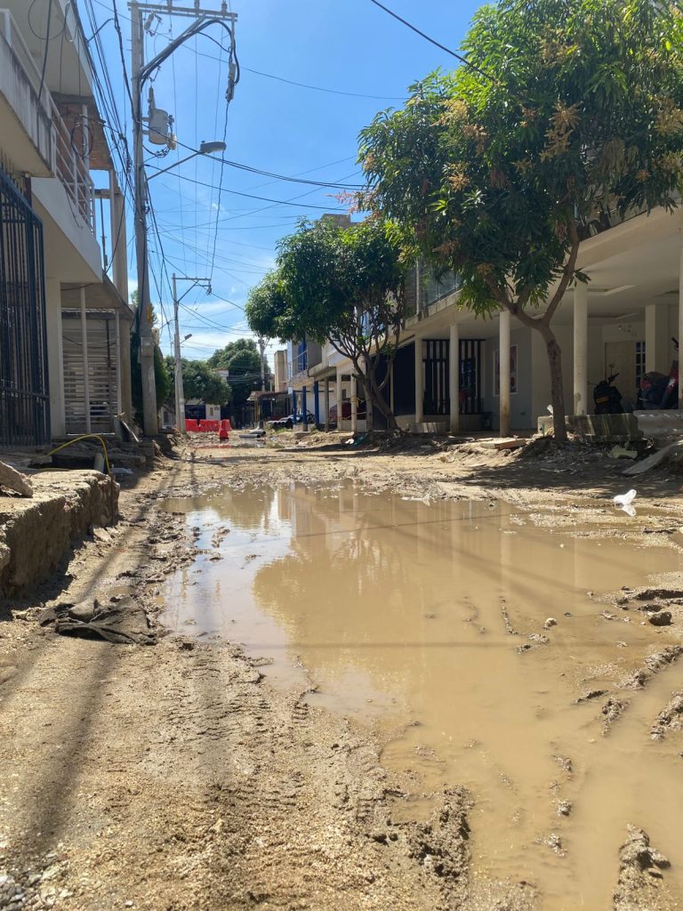 “¡El pueblo no se rinde!” Comunidad de Tayrona y congresista Ingrid Aguirre exigen reanudar obras de ‘Mi Calle’ suspendidas por la Alcaldía de Santa Marta 4 ac3d9a61 ca45 49f1 a4fc c221421b0552 1