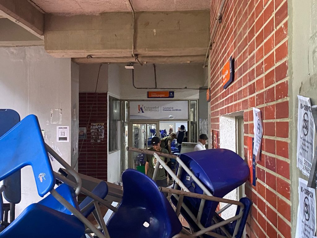 VIDEOS: Disturbios en la Universidad del Atlántico por elección de Leyton Barrios como rector 1 e355d570 6893 4f2a 9e45 c176047a16b8