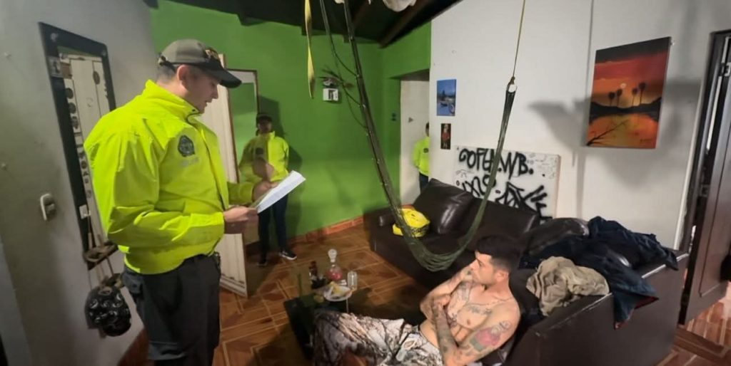 Capturados: uno vendía droga frente a un colegio y otro alquilaba armas para delitos en Bucaramanga 3 e61ea7f4 3d87 41aa 87d3 ee8f901b65a8