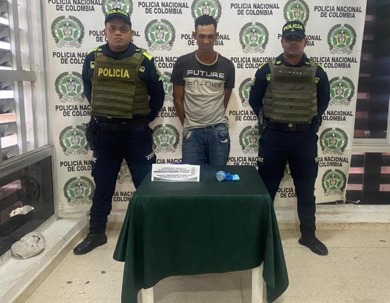 Se puso nervioso y lo delató el pantalón: le hallaron marihuana y cocaína 1 f3dfaf3d afa0 49e1 806d c4f908f54560
